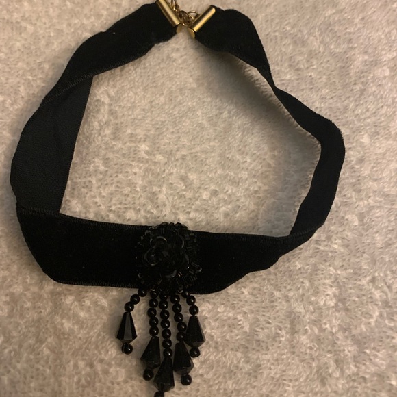 Black Velvet Choker Necklace with beads in the middle small size - Picture 1 of 1
